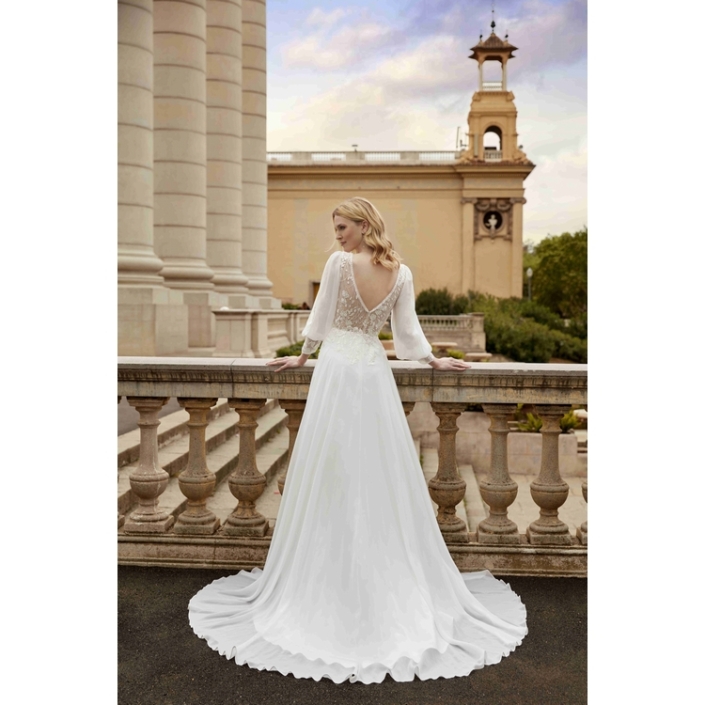 Robe de mariée «Sun» de chez Ellebeline Paris. Cette robe de mariée se compose d’un buste en dentelle en semi-transparence avec des manches amovibles et d’une jupe en mousseline. Style bohème chic. Cette robe de mariée est disponible dans votre boutique Rêve d'un Jour à Yvetot